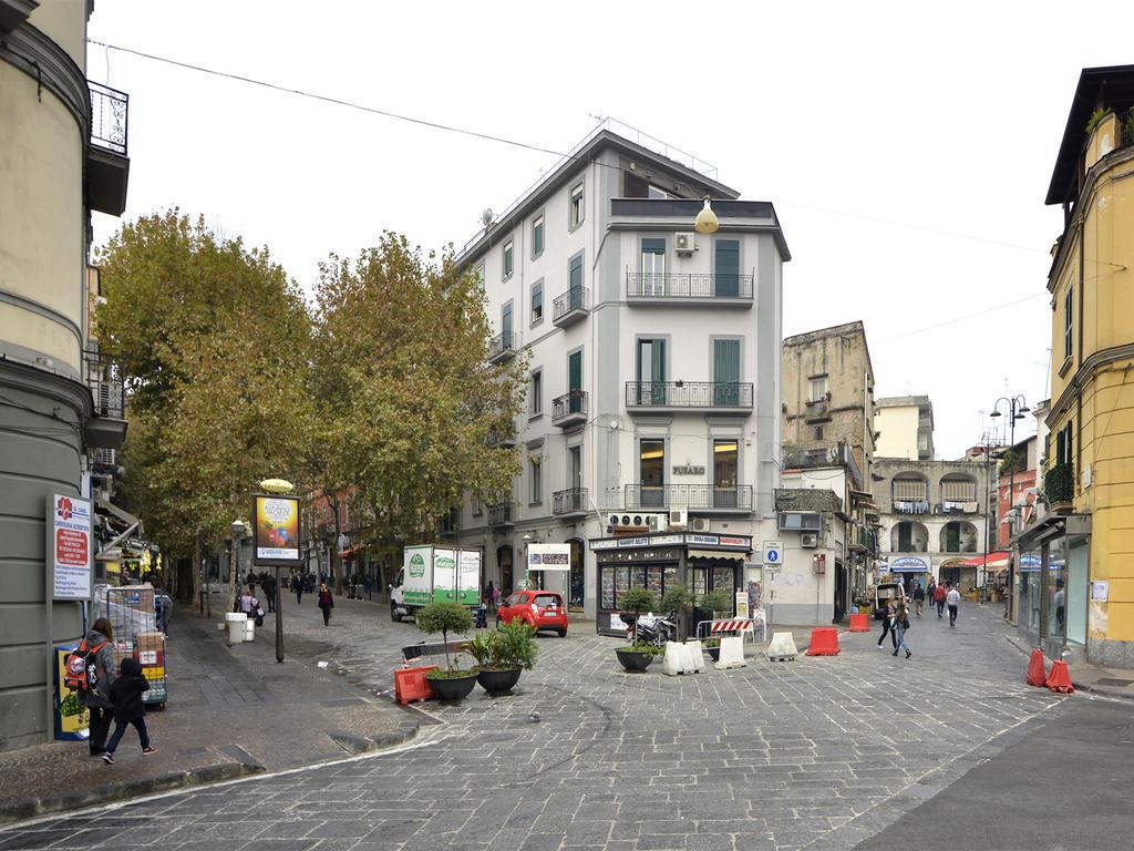 La Piazza Al Vomero Napoli Bagian luar foto